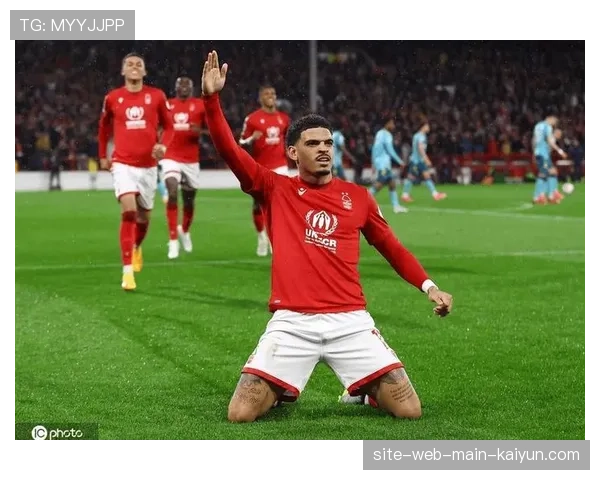 吉布斯怀特反击中组织核心 利用热刺中场空虚快速推进